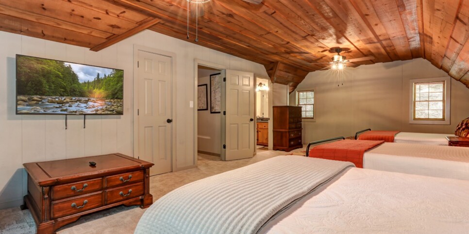 Big Canoe - Timber Lodge - Bedroom