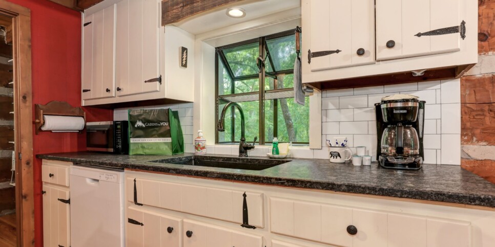 Big Canoe - Timber Lodge - Kitchen