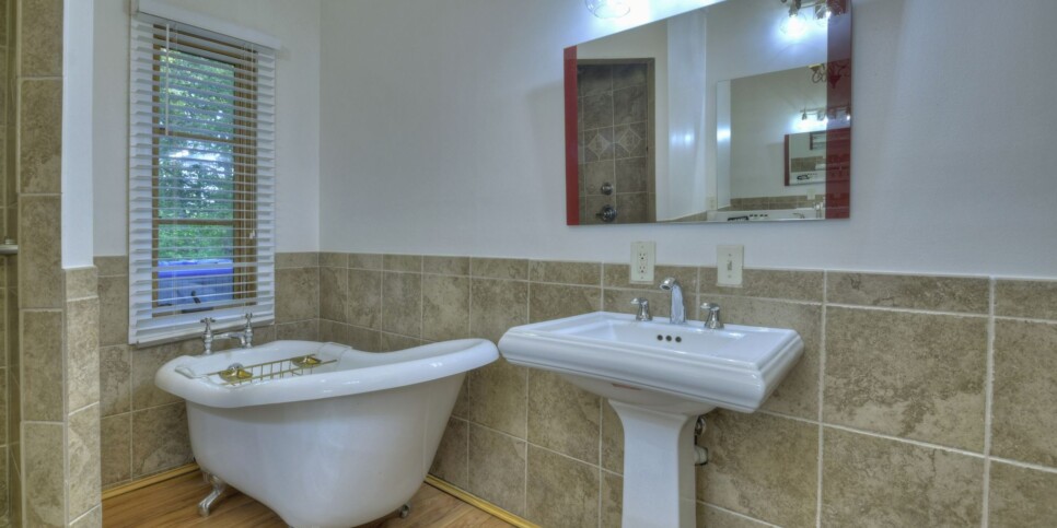 Blue Ridge - Snowbird Sanctuary - Bathroom