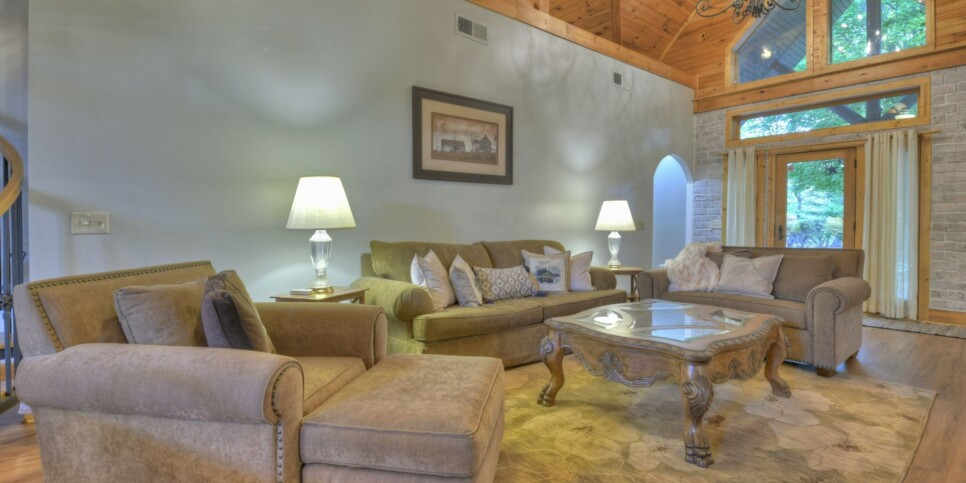 Blue Ridge - Snowbird Sanctuary - Living Room