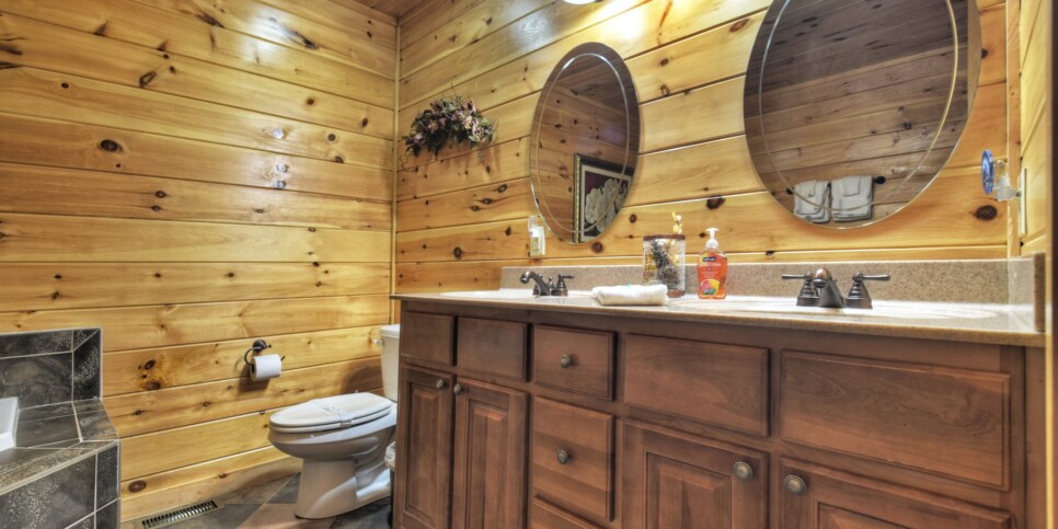 Cherry Log Cabin - Moonlight Mountain Cabin - Bathroom