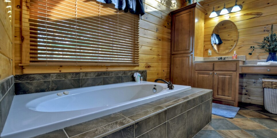 Cherry Log Cabin - Moonlight Mountain Cabin - Bathroom
