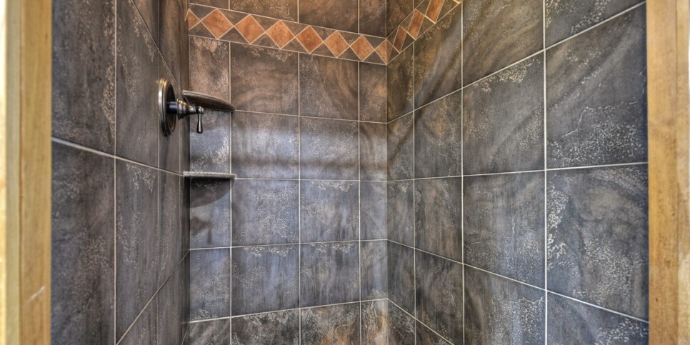 Cherry Log Cabin - Moonlight Mountain Cabin - Bathroom