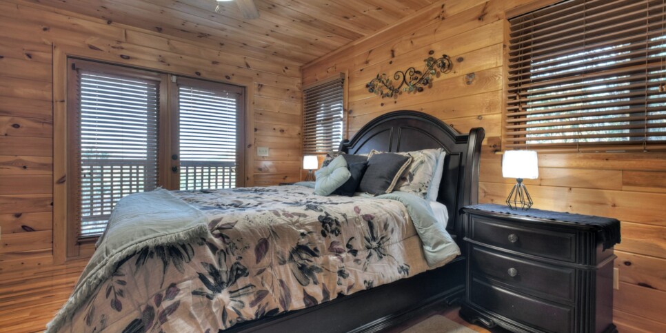 Cherry Log Cabin - Moonlight Mountain Cabin - Bedroom