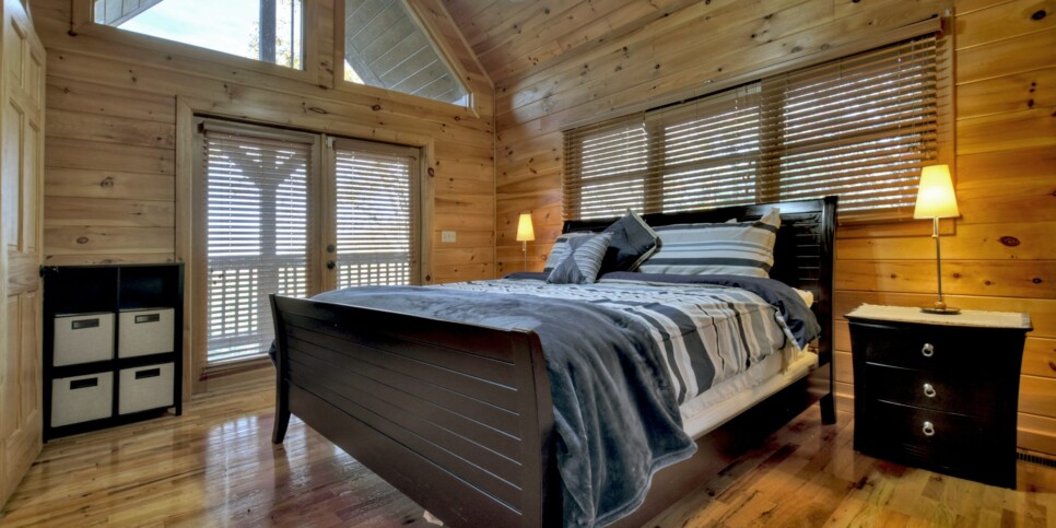 Cherry Log Cabin - Moonlight Mountain Cabin - Bedroom