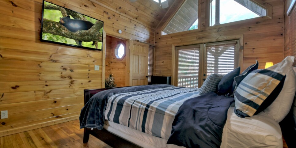 Cherry Log Cabin - Moonlight Mountain Cabin - Bedroom