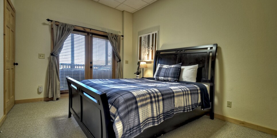 Cherry Log Cabin - Moonlight Mountain Cabin - Bedroom