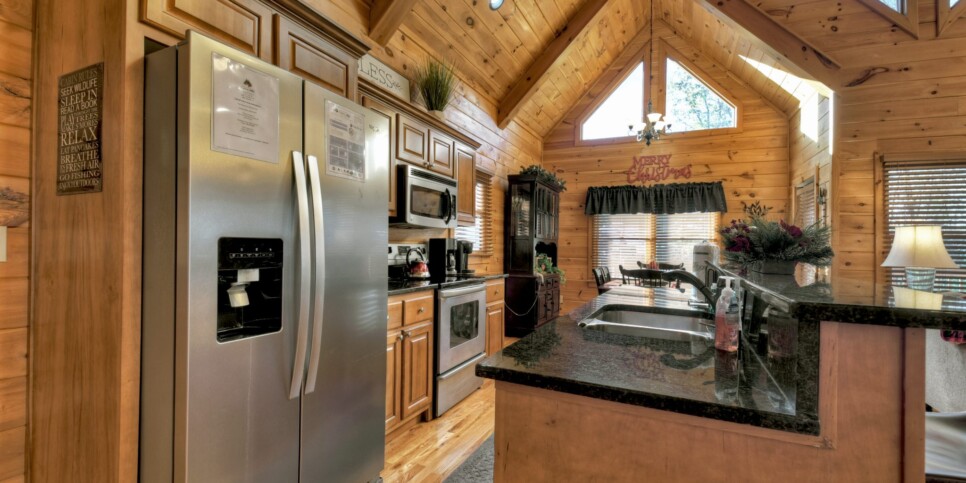 Cherry Log Cabin - Moonlight Mountain Cabin - Kitchen