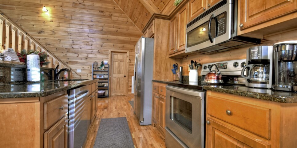 Cherry Log Cabin - Moonlight Mountain Cabin - Kitchen