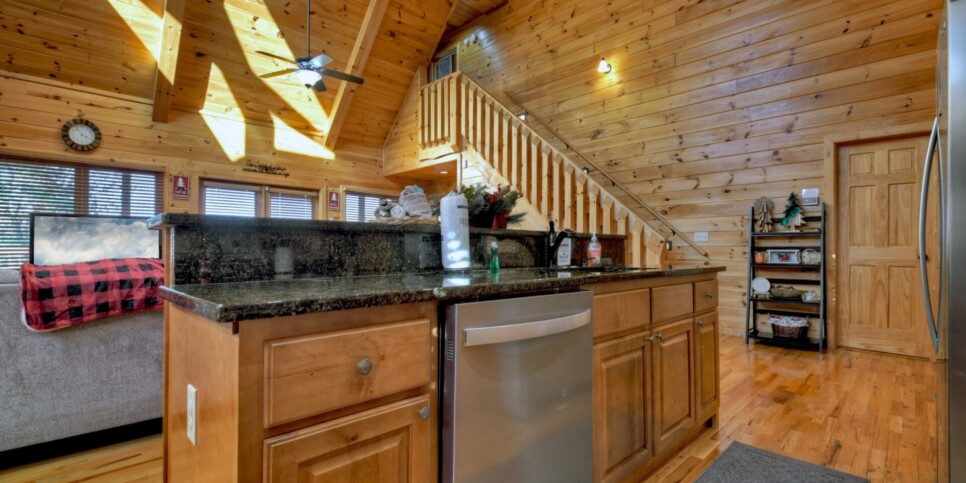 Cherry Log Cabin - Moonlight Mountain Cabin - Kitchen