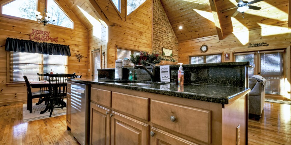 Cherry Log Cabin - Moonlight Mountain Cabin - Kitchen