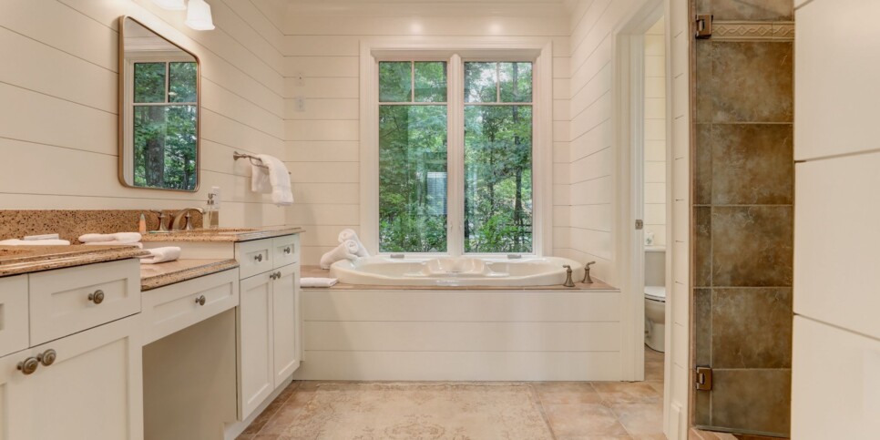 Big Canoe - Mountain Manor - Bathroom