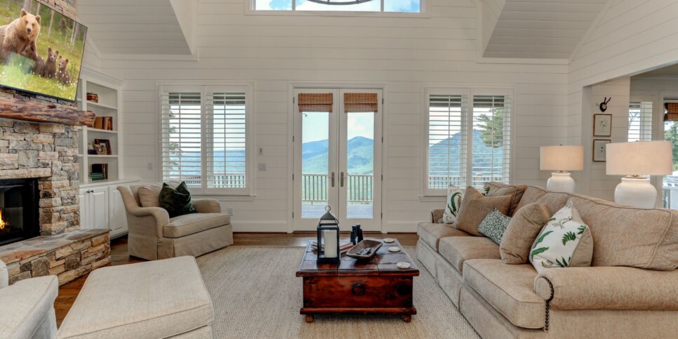 Big Canoe - Mountain Manor - Living Room