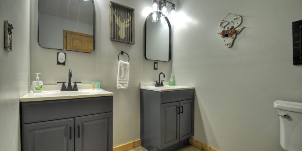 Blairsville Cabin - Moon Tower Cabin - Bathroom