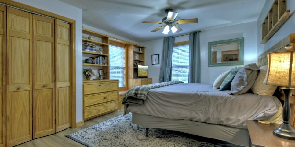 Blairsville Cabin - Moon Tower Cabin - Bedroom