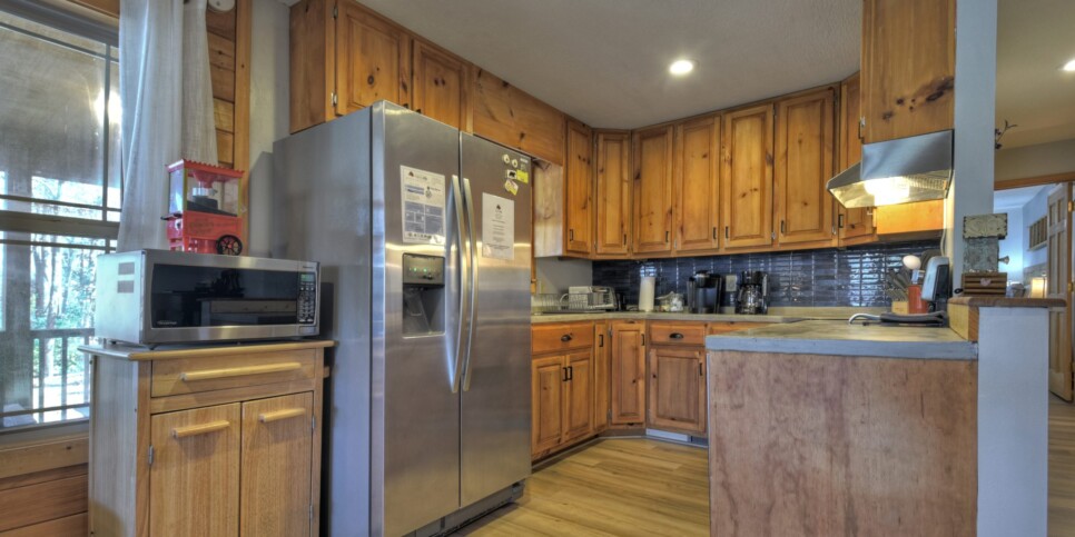 Blairsville Cabin - Moon Tower Cabin - Kitchen