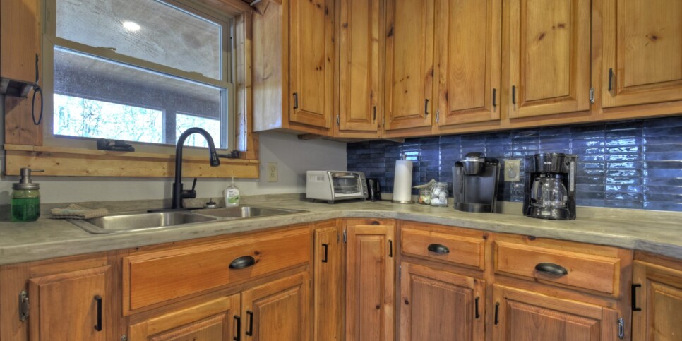 Blairsville Cabin - Moon Tower Cabin - Kitchen