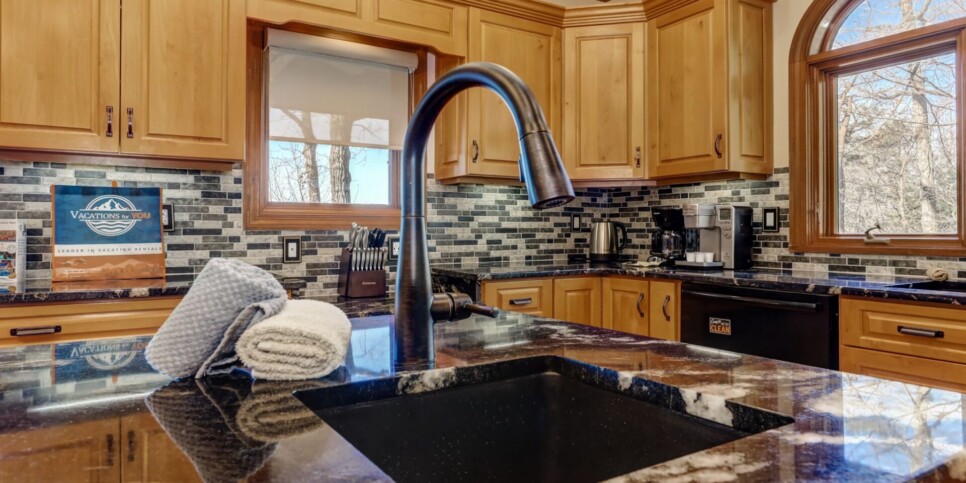 Big Canoe Rental - Starry Nights - Kitchen
