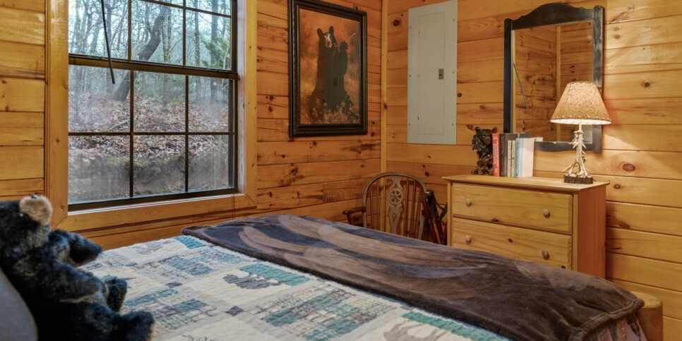 Ellijay Cabin - Deer Crossing - Bedroom