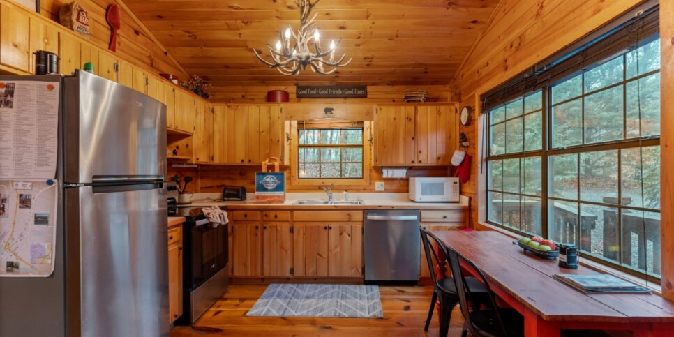 Ellijay Cabin - Deer Crossing - Kitchen