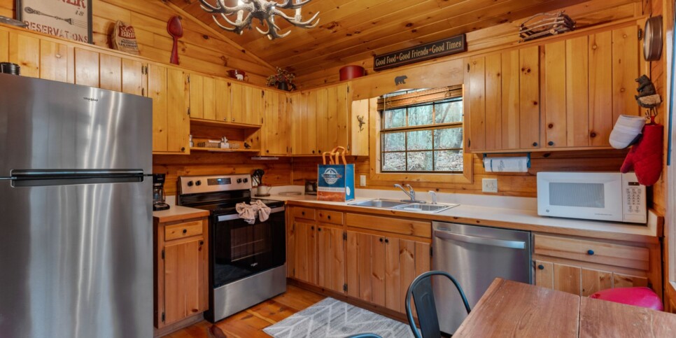 Ellijay Cabin - Deer Crossing - Kitchen