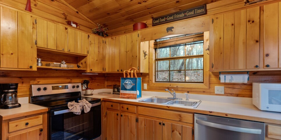 Ellijay Cabin - Deer Crossing - Kitchen