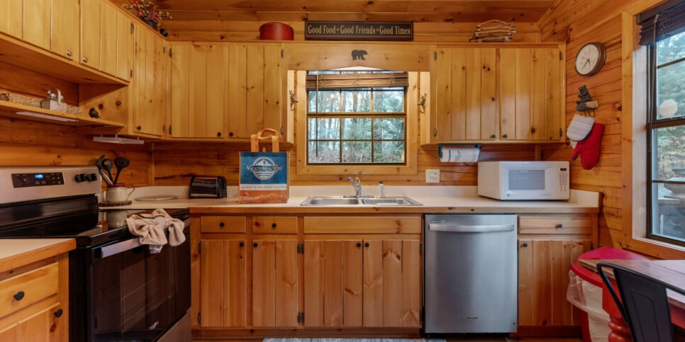 Ellijay Cabin - Deer Crossing - Kitchen