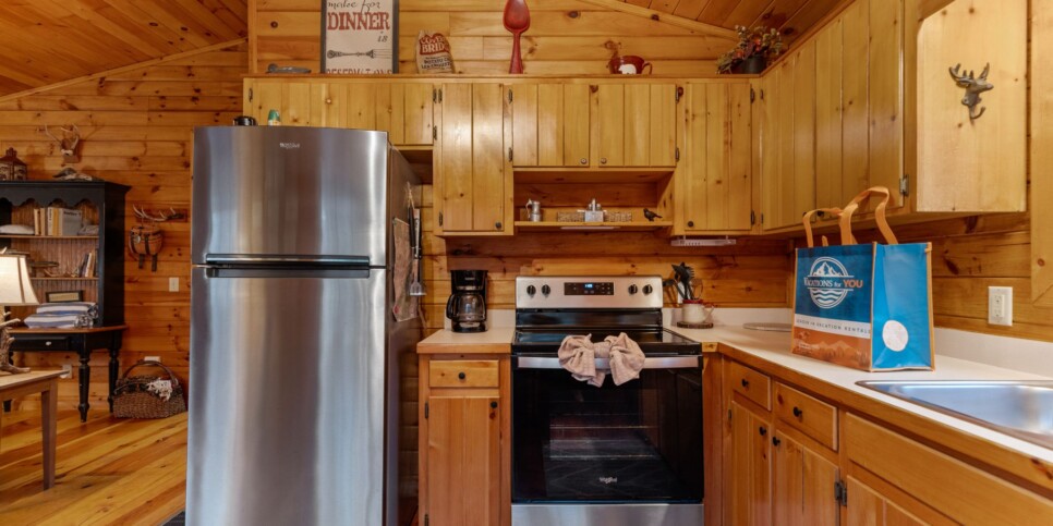 Ellijay Cabin - Deer Crossing - Kitchen