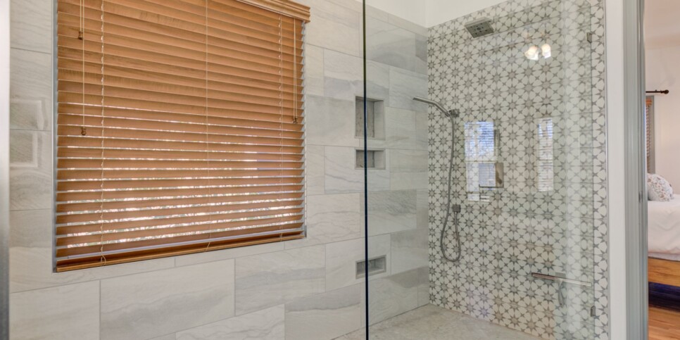 Big Canoe Rental - HooRay - Bathroom