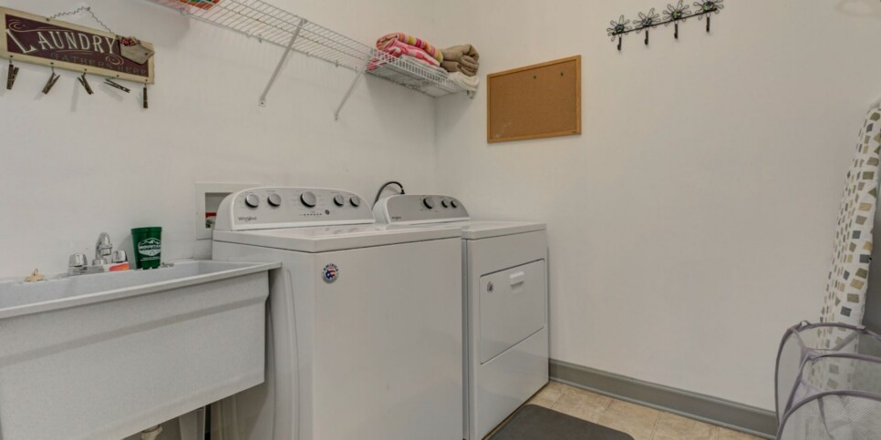 Big Canoe Rental - HooRay - Bathroom