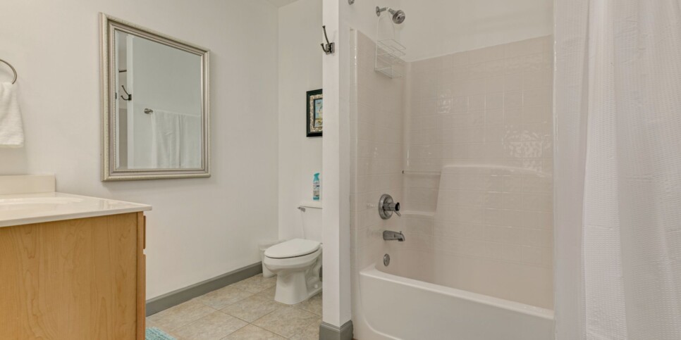 Big Canoe Rental - HooRay - Bathroom