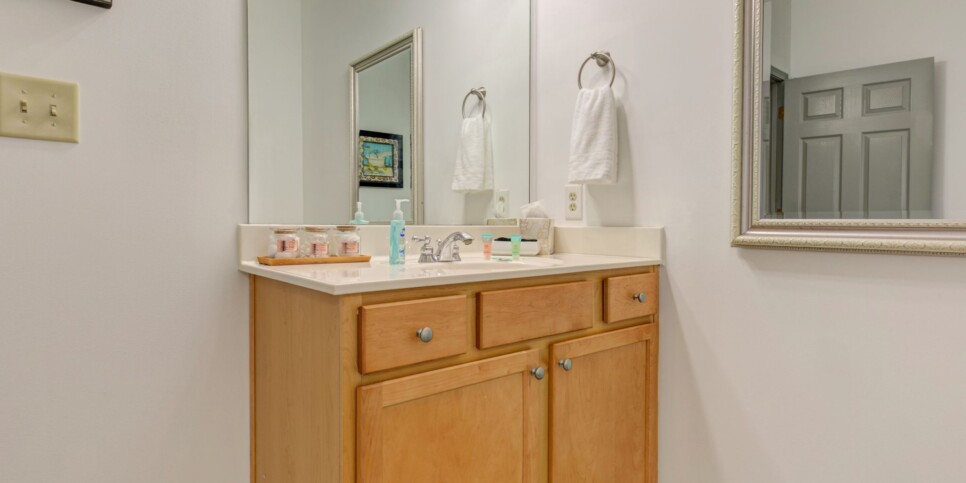 Big Canoe Rental - HooRay - Bathroom