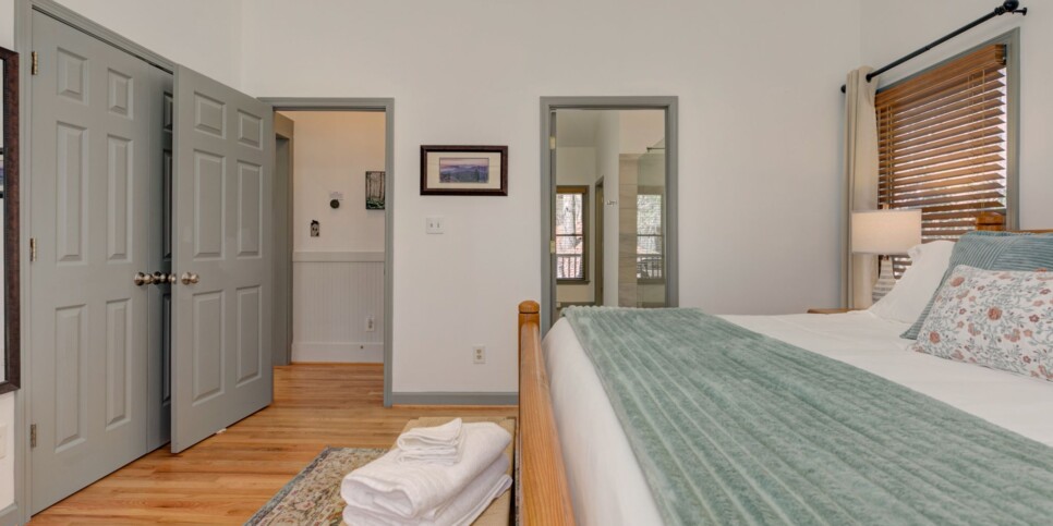 Big Canoe Rental - HooRay - Bedroom