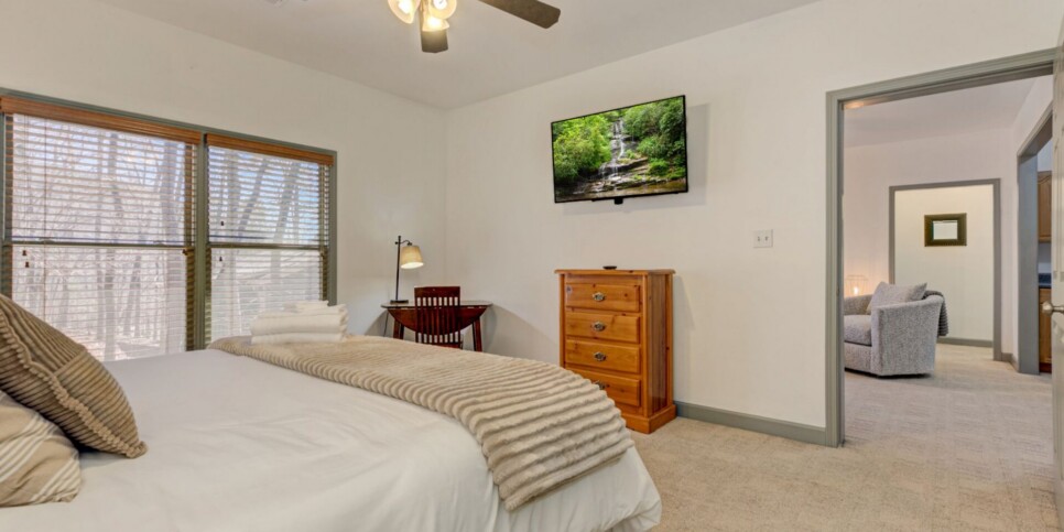 Big Canoe Rental - HooRay - Bedroom