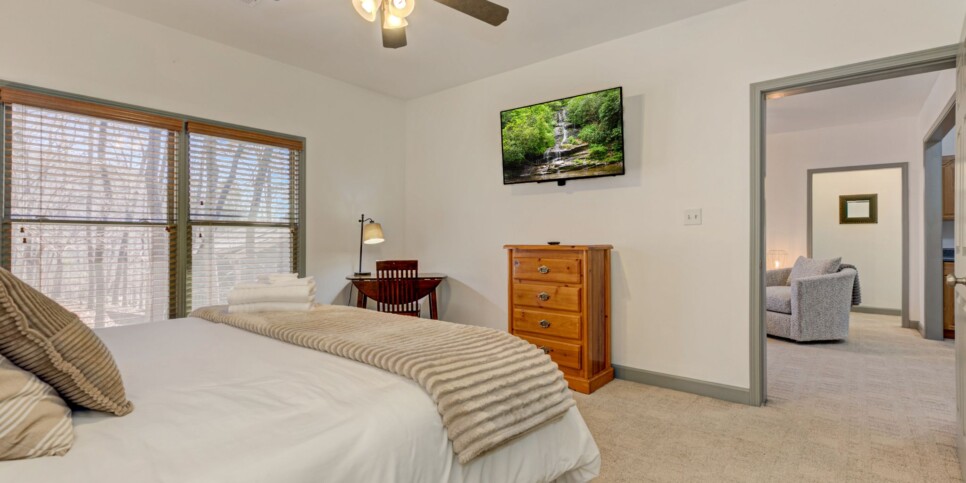 Big Canoe Rental - HooRay - Bedroom