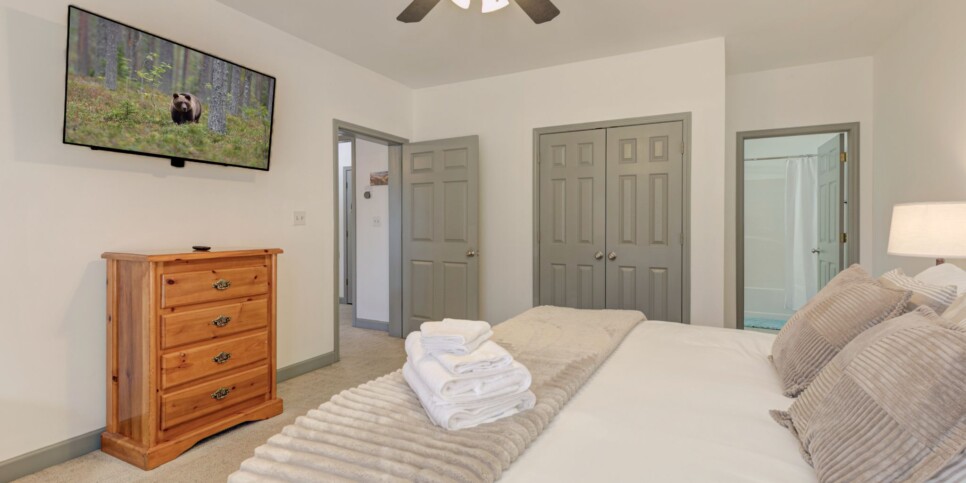 Big Canoe Rental - HooRay - Bedroom