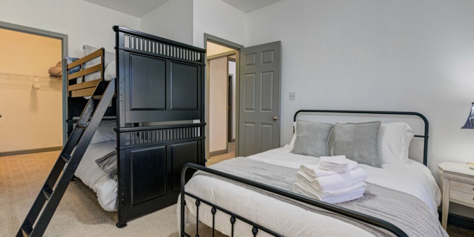 Big Canoe Rental - HooRay - Bedroom