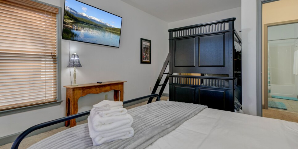 Big Canoe Rental - HooRay - Bedroom