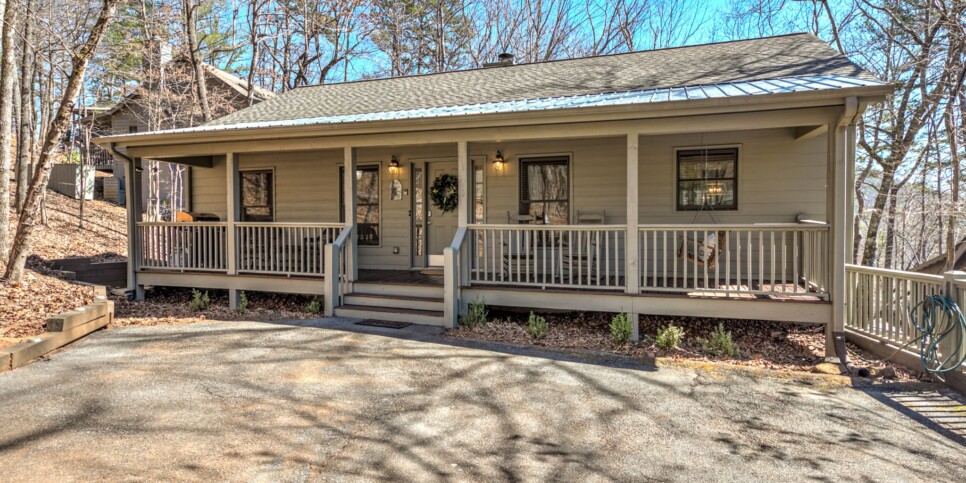 Big Canoe Rental - HooRay - Exterior