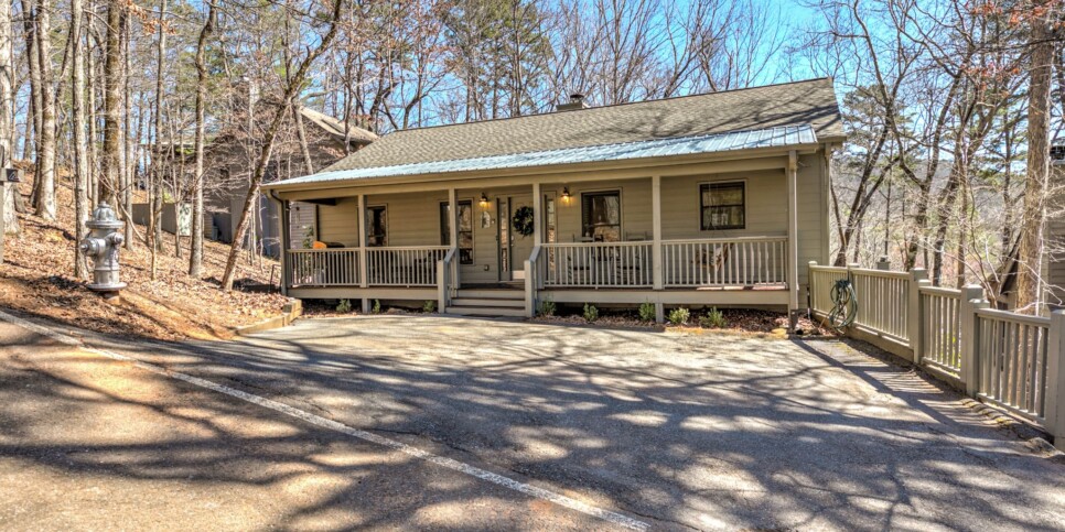 Big Canoe Rental - HooRay - Exterior