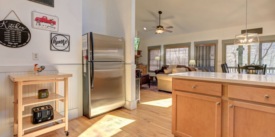 Big Canoe Rental - HooRay - Kitchen