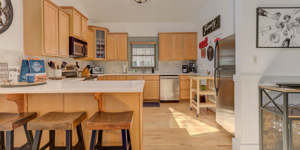 Big Canoe Rental - HooRay - Kitchen