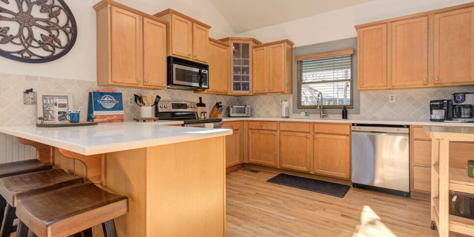 Big Canoe Rental - HooRay - Kitchen