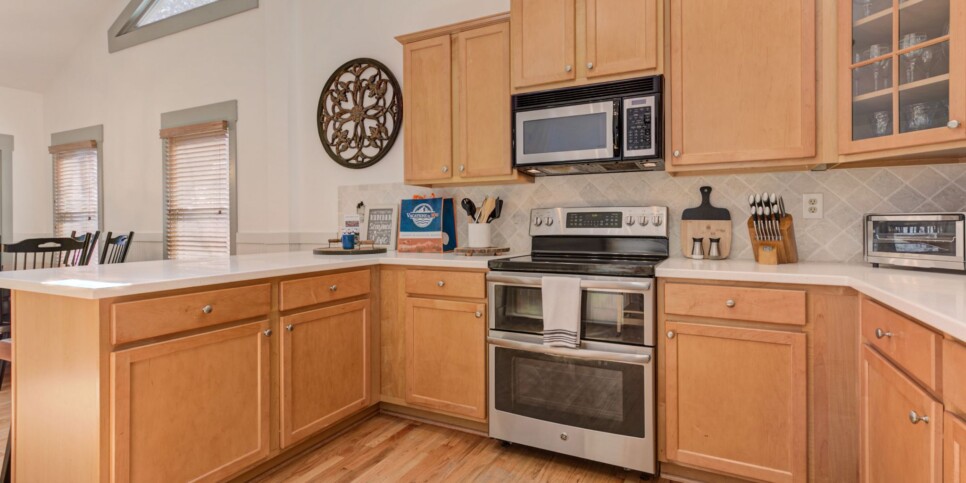 Big Canoe Rental - HooRay - Kitchen