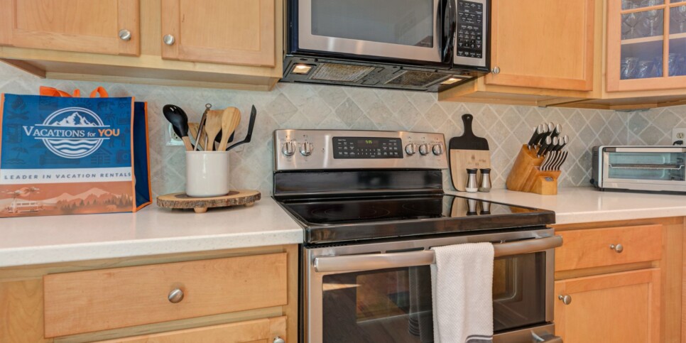 Big Canoe Rental - HooRay - Kitchen