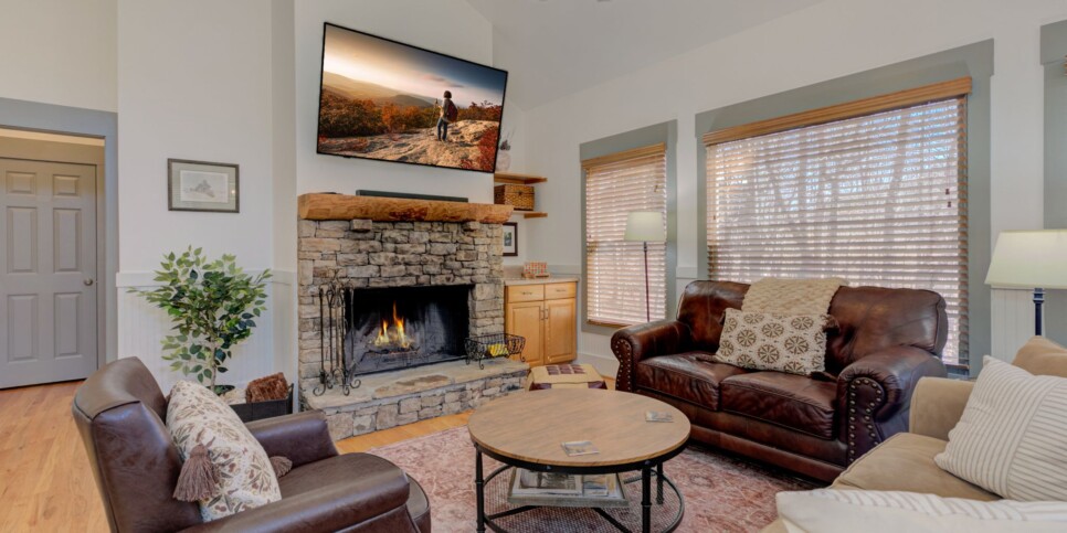 Big Canoe Rental - HooRay - Living Room