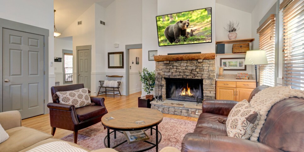 Big Canoe Rental - HooRay - Living Room