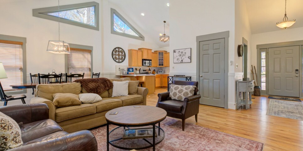 Big Canoe Rental - HooRay - Living Room