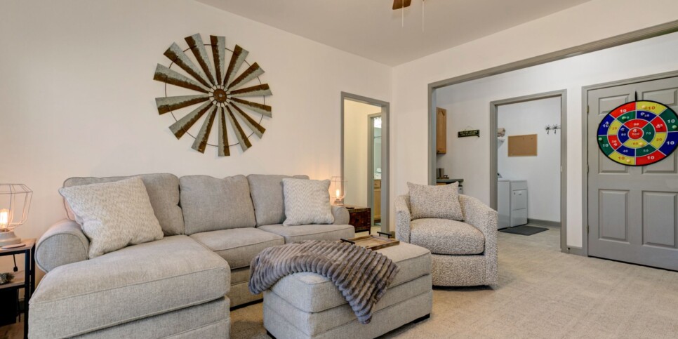 Big Canoe Rental - HooRay - Rec Room