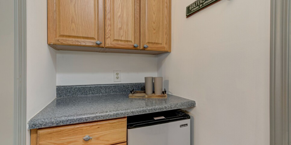 Big Canoe Rental - HooRay - Rec Room